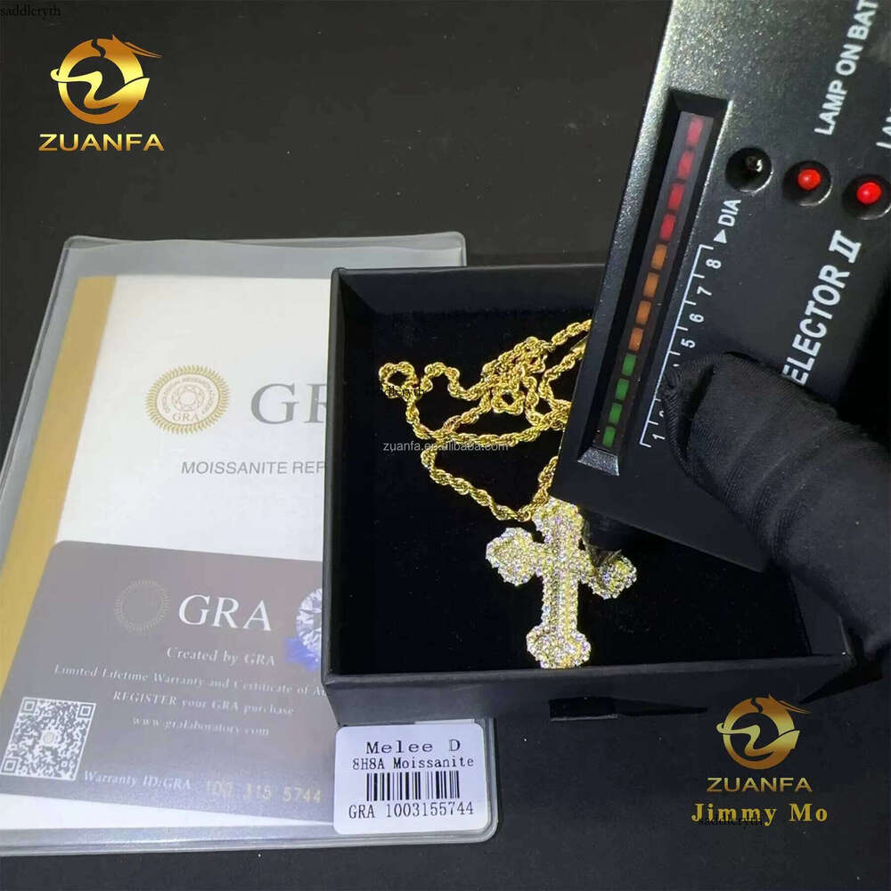 New Design Trendy Fashion Shining Jewelry Hip Hop Sterling Sier Claw Setting VVS Moissanite Dia Cross Pendant