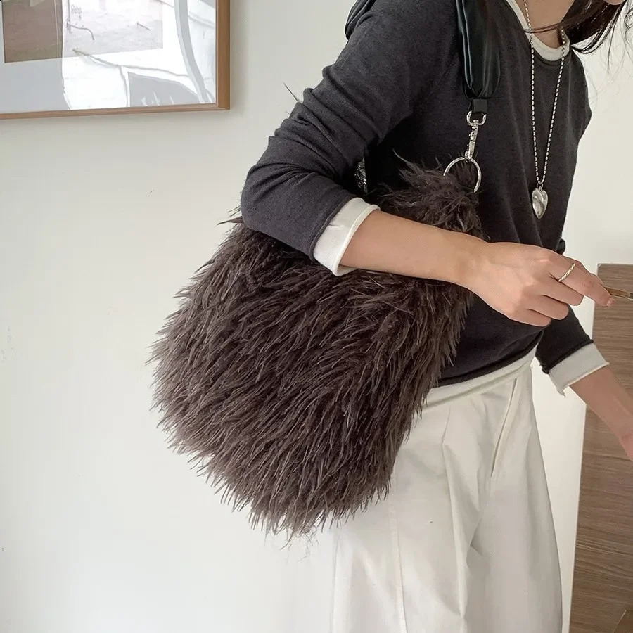 Autumn Long Fur Shoulder Bag Half Moon Plush Tote Bags for Women Fluffy Warm Soft Handbags Faux Fur Hobos Cloud Dumpling Bag 250809