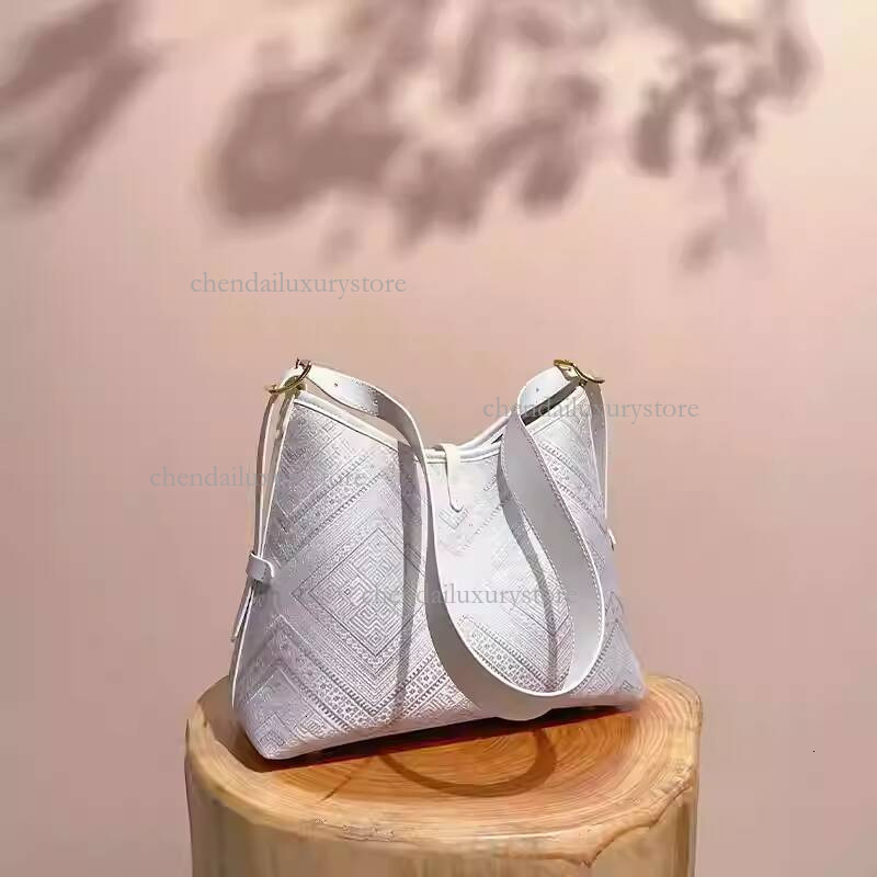 Free Shipping Designer Dragon Beard Handbag Women's Large Capacity Tote Bag New Single Shoulder Armpit Bag Shopping Handbag