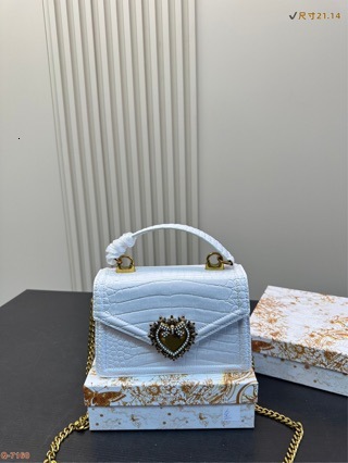 2025 Free Shipping New Women's Designer European and American Style Fashion Pearl Chain Single Shoulder Small Square Bag Crocodile Pattern Women&