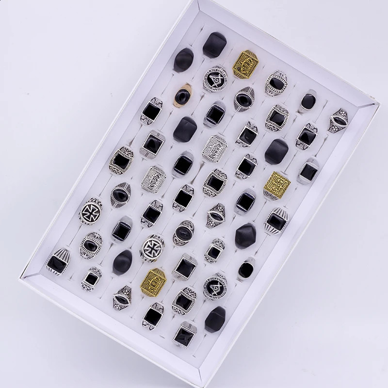 20 Pcs/Lot Geometric Square Classic Metal Men Rings Fashion Jewelry Wholesale Party Gifts Size 17mm-22mm 250807