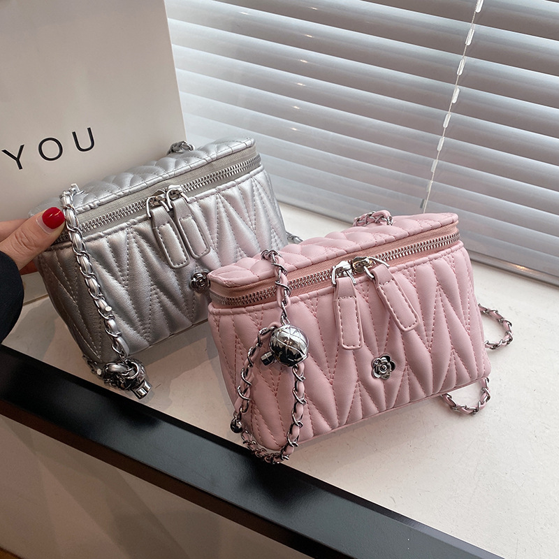 This Year's Trend Embroidery Thread Small Designer Bag Bag 2025 New Fashion Women's Bag Versatile Chain Bag Crossbody Bag Trendy Luxury Bag 
