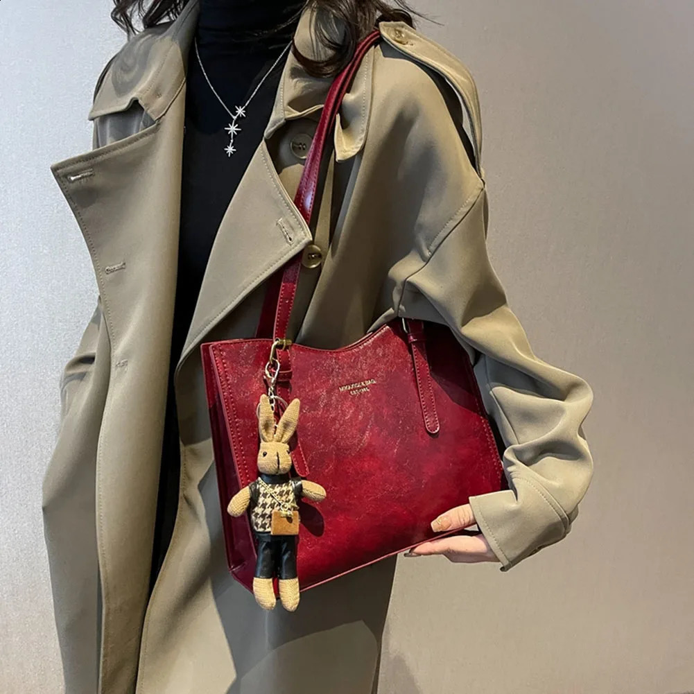 Women Vintage Shoulder Bag with Pendant Slouchy Tote Purse Large Capacity Fashion Shoulder Bag Ladies Travel Handbag 250809
