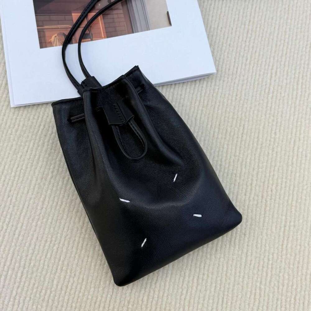 Fashion Summer New Single Shoulder Crossbody Coin Phone Mini Simple Niche Design Sheepskin Women's Bag designer bag B5