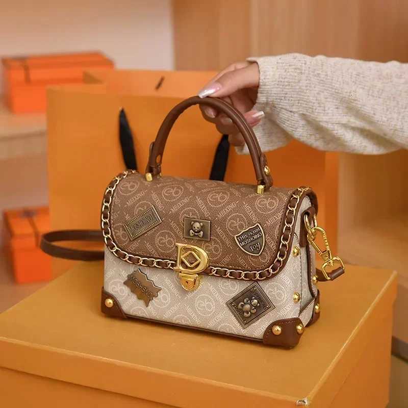 Vintage Patchwork Girls Handbag Fashion Embossed Girls Shoulder Bag European and American Badge Ladies Crossbody PU Material Z250809