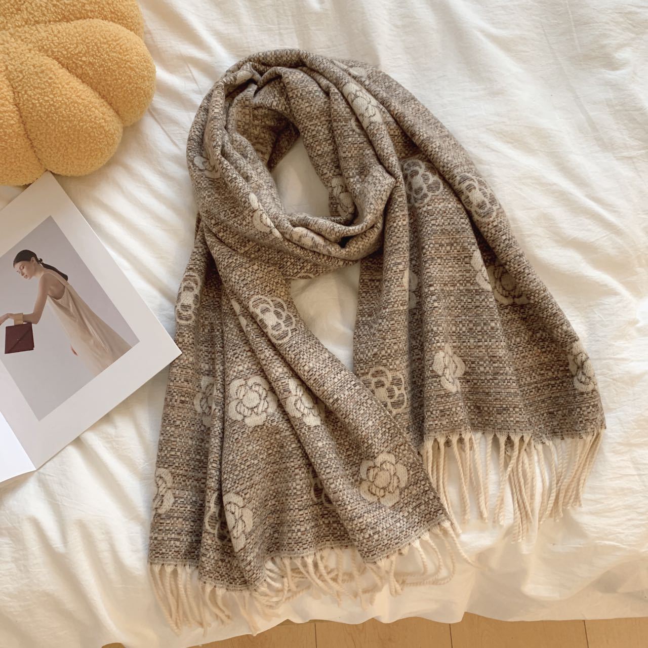 Soft waw high quality all kinds of letter scarf autumn and winter shawl collar new style 2025