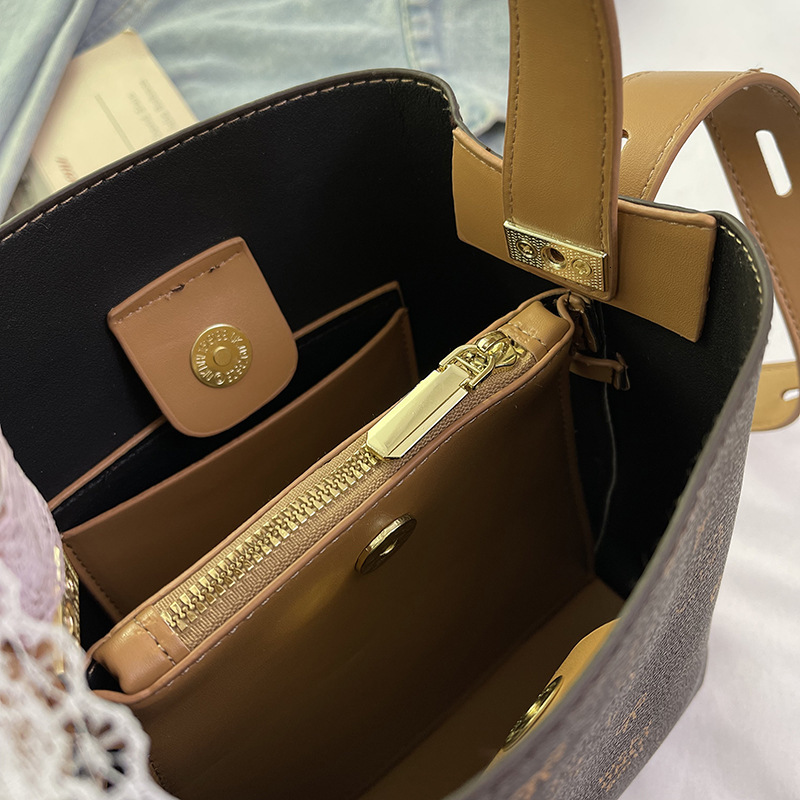 New Women's Cartoon Cylinder Bag Designer Bag Fashion Versatile Handbag Cross-border Wholesale Shoulder Bag Luxury Bag Simple Retro Crossbody Bag