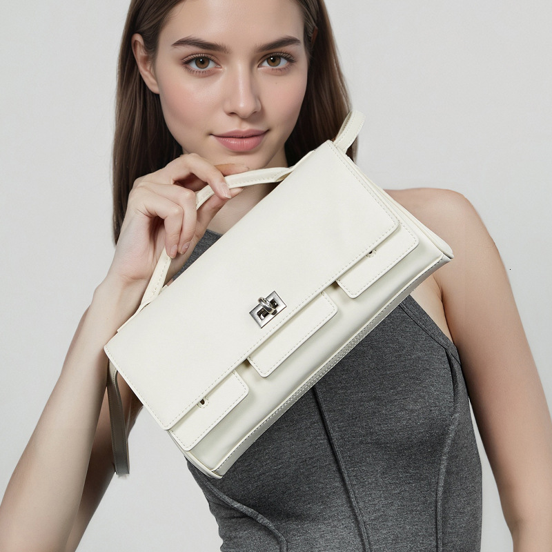 Korean Style Niche Solid Color Single Shoulder For Women New Fashionable Chic Crossbody Bag With Simple Texture Design Handbag