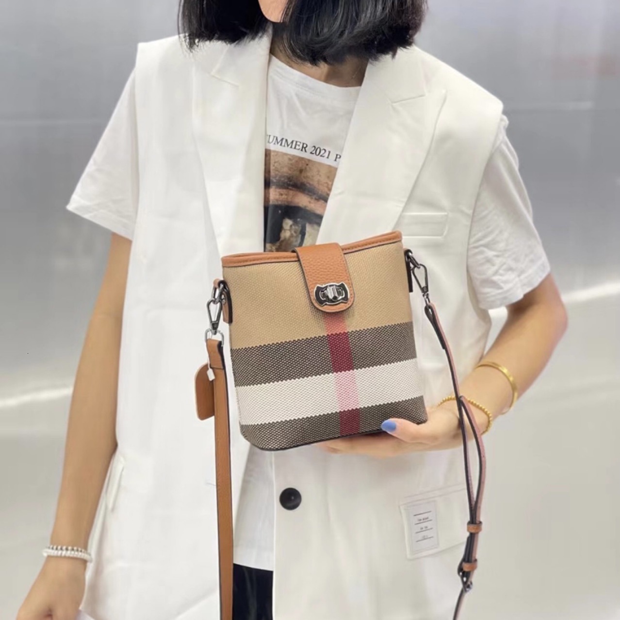 2025 New Women's Design Handbag Wallet Classic Checkered Women's Bucket Bag Diagonal Shoulder Bag Cowhide European And American Fashion Brow