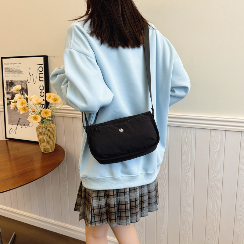 New Cross-border Women's Casual Nylon Shoulder Bag Japanese Style Small Crossbody Designer Bag Bag Waterproof Fashion Versatile Crossbody Luxury 