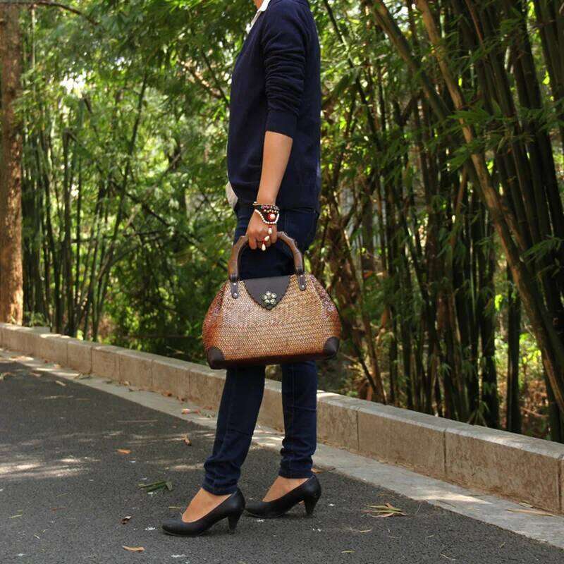 Vintage wooden handle woven handbag weaving straw bag ladies hand bags