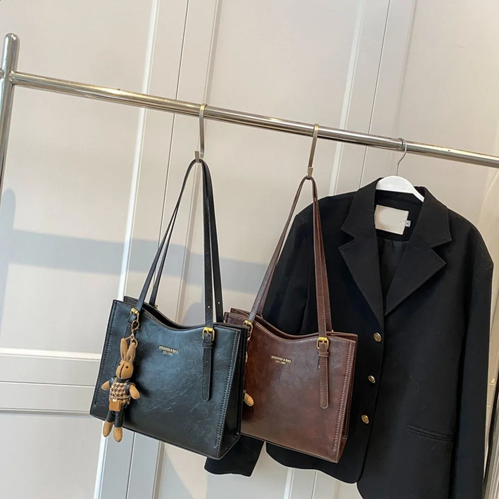 Women Vintage Shoulder Bag with Pendant Slouchy Tote Purse Large Capacity Fashion Shoulder Bag Ladies Travel Handbag 250809