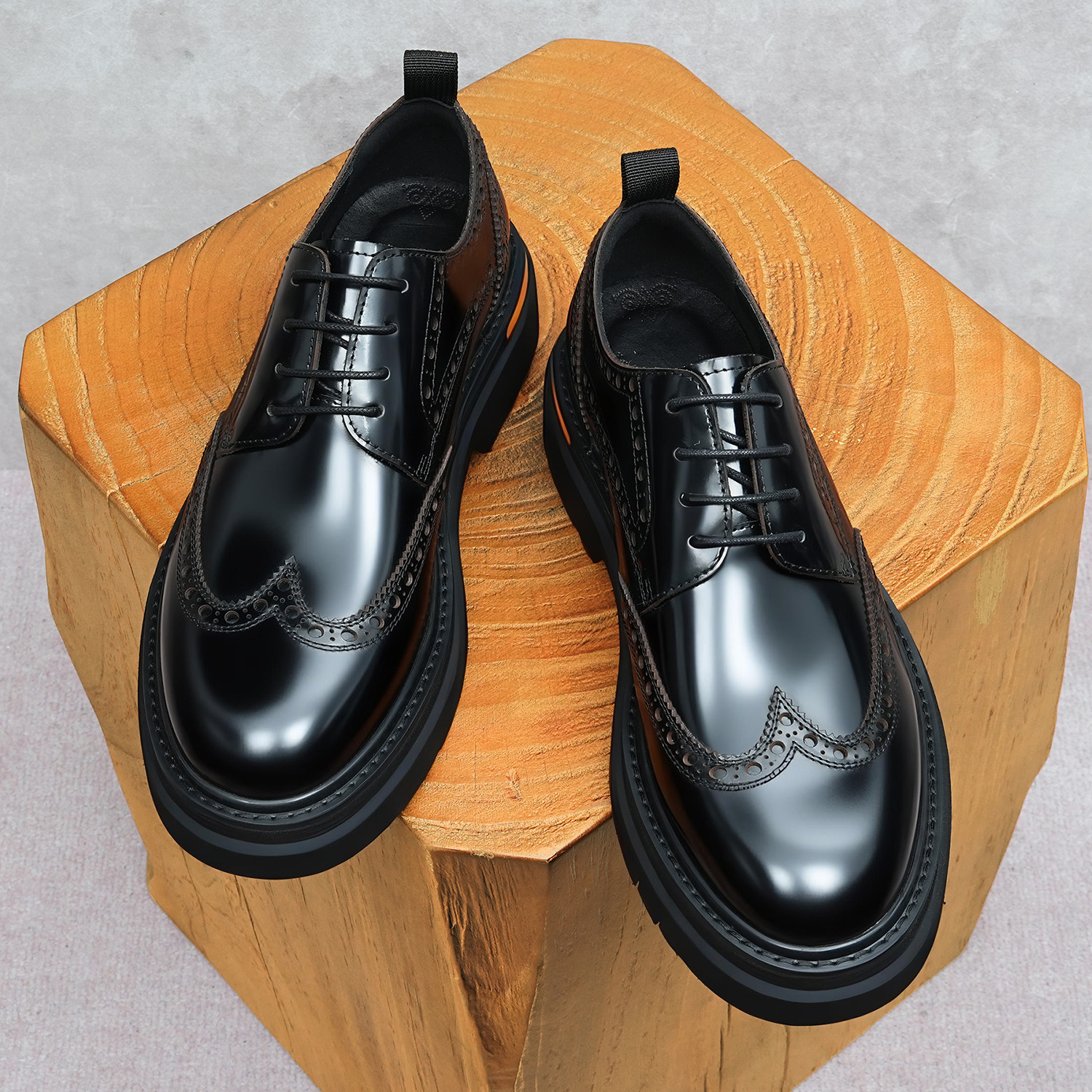 Men's shoes, thick-soled for height increase, round-toe European style, large size 46, bright leather with open edge beads, of genuine leather, O