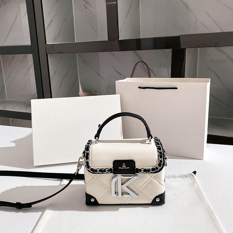 Fashion High-end Color Blocked Small Square Bag 2025 New Women's Design Handbag One Shoulder Cross-border Makeup Bag Outdoor Vacation Bag Wallet 