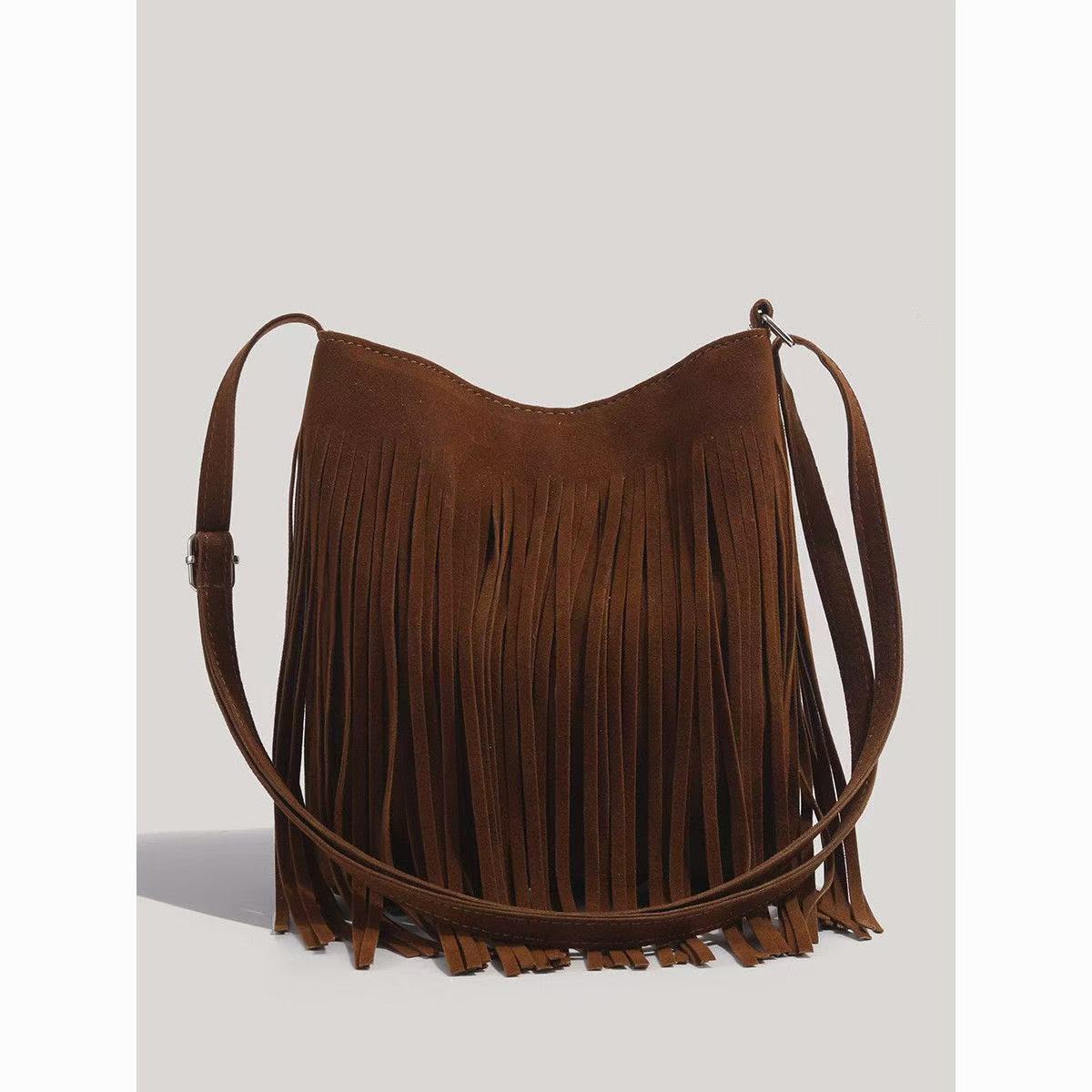 Tassel 2025 New Suede Saddle Fashionable Hot Girl Shoulder Versatile Commuter Crossbody Bag for Women ddmymoon
