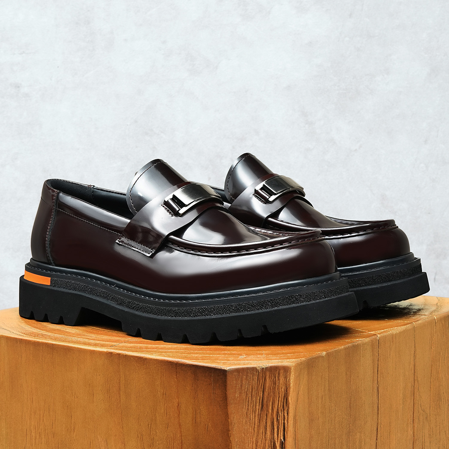 Men's shoes, thick-soled for height increase, European square toe style, large size 46, bright leather with split beads, made of genuine.