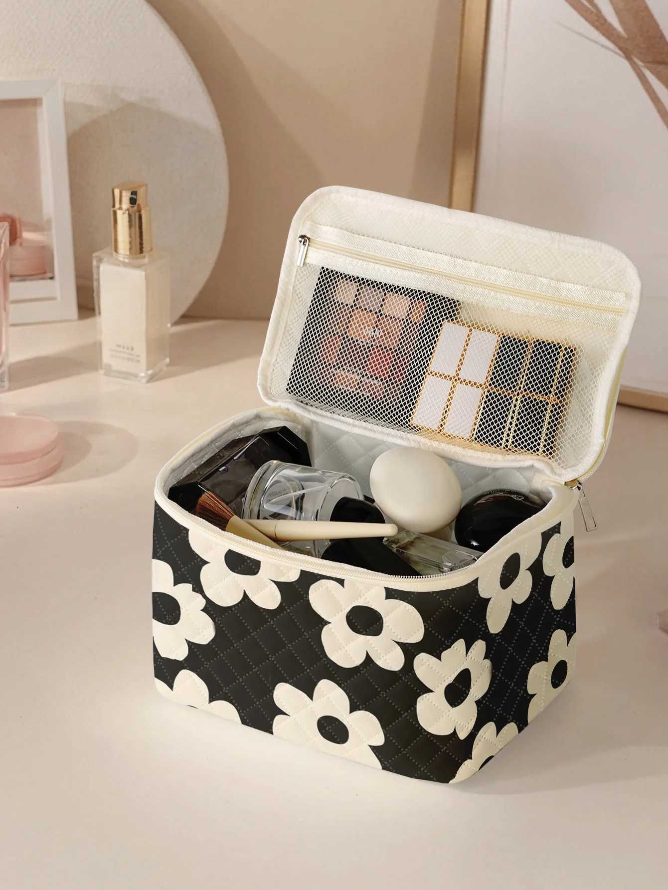 1pcPortable travel cosmetics with small yellow flower patterns large capacity travel storage bag cute and stylish makeup bag Y2508091