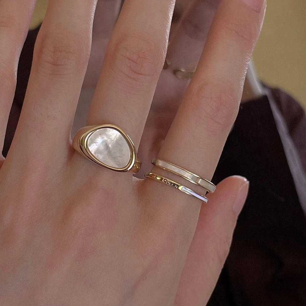 Elegant White Shell Round Geometric Rings for Women Vintage Gold Color Open Finger Ring Wedding Statement Jewelry Party Gift 250807