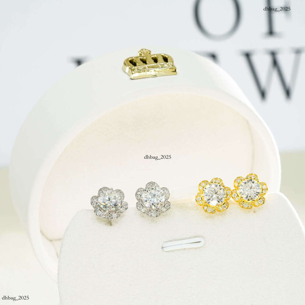 INS New Iced Out VVS Inlaid Moissanite Flower Simple Stud Earrings Jewelry