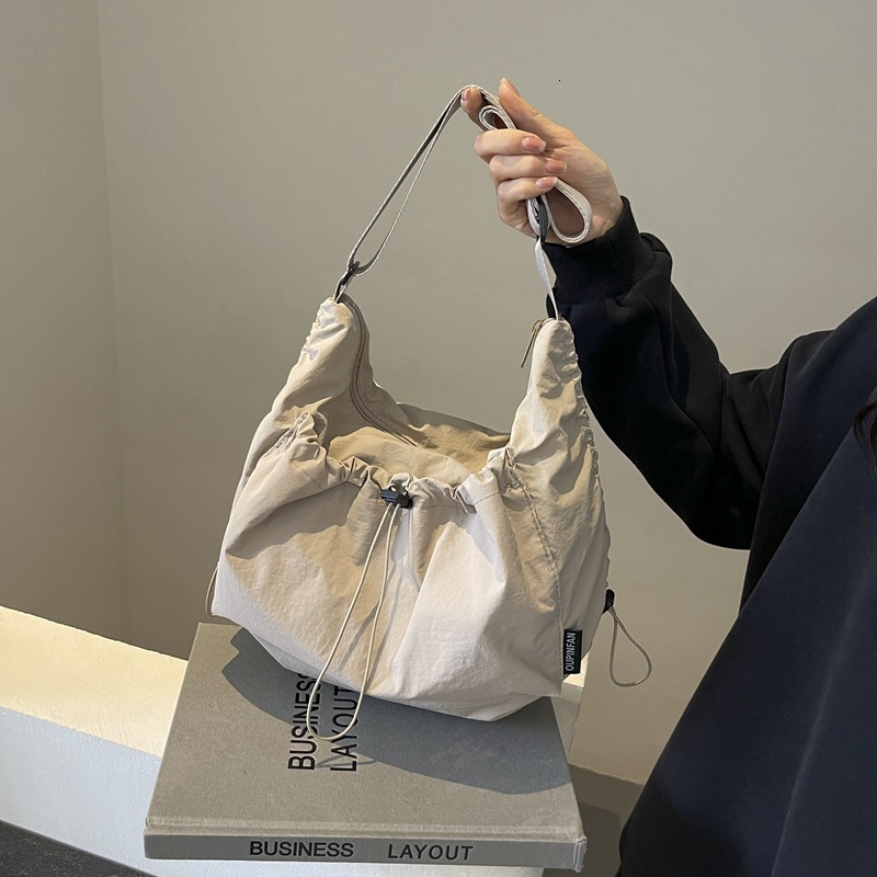 2025 New Women's Fashion Trendy Pleated Bag Large Capacity Crossbody Luxury Bag Bag Canvas Designer Bag Cross-border Trendy Casual Shoulder Bag