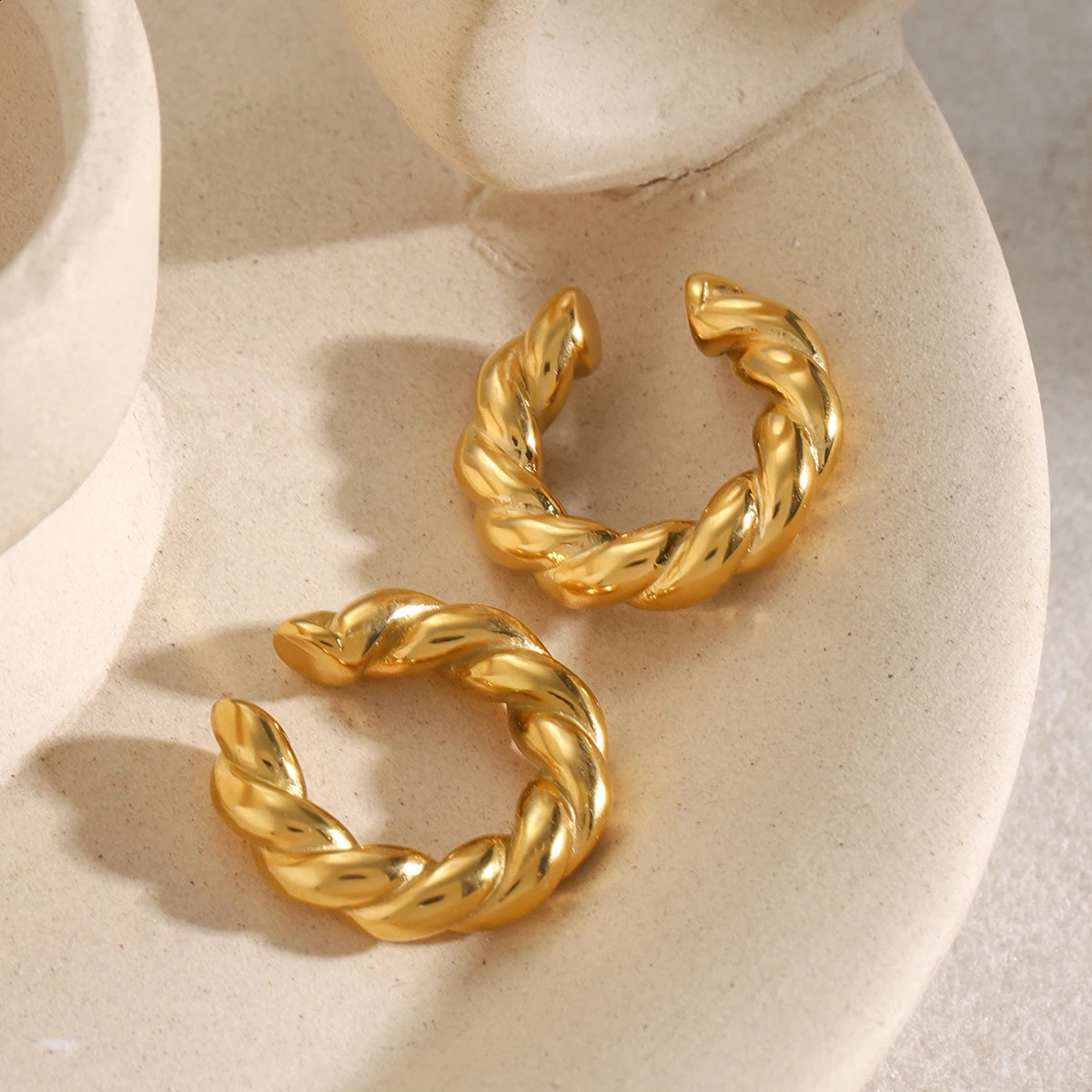 Uworld Stainless Steel Twist Golden Hoop Ear clip Waterproof Metal Unusual Statement Trendy Jewelry for Occident Women Party 250807