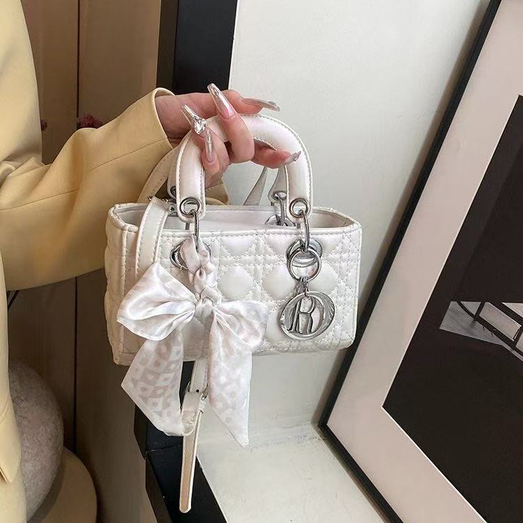 Free Shipping Designer High-quality Niche Women's Bag 2025 Autumn/winter New Princess Diana Bag Fashion High-end Elegant Women's Fashion Handbag