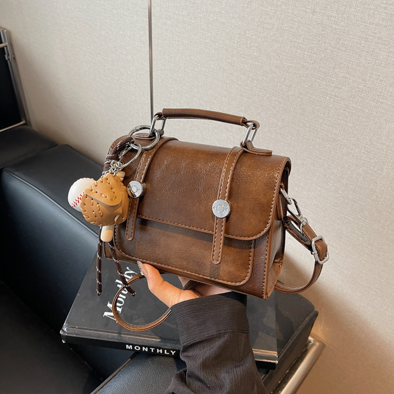 Vintage Handheld Cambridge Luxury Bag Bag Fashion Versatile Crossbody Small Bag For Designer Bag Women 2025 New Niche Design Commuter Shoulder Bag