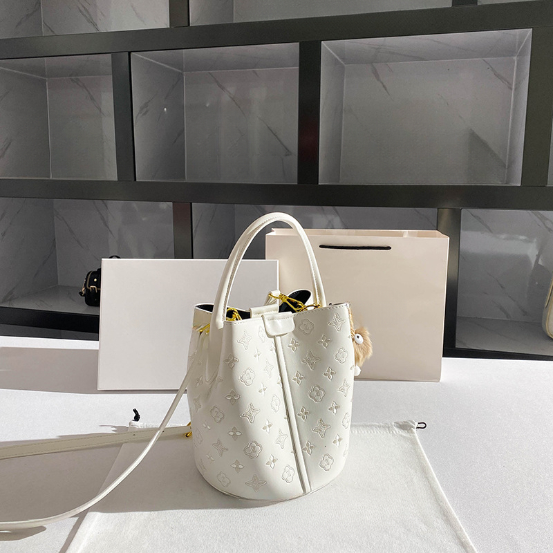 High Quality Handbag 2025 New Women's Designer Luxury Brand Embroidery Hand-held Bucket Bag Commuting Bag Outdoor Vacation Bag High-end Dinner Ba