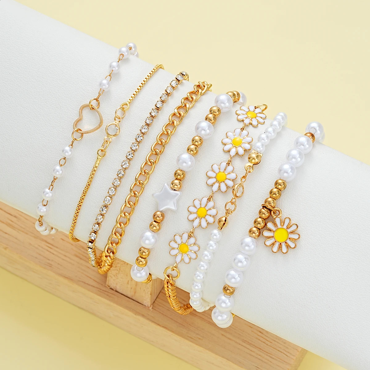 8 Pcs Vintage Daisy Flower Pendant Anklet Set for Women Bohemian Beach Beaded Star Heart Pearl Anklets Summer Jewelry Gifts 250807