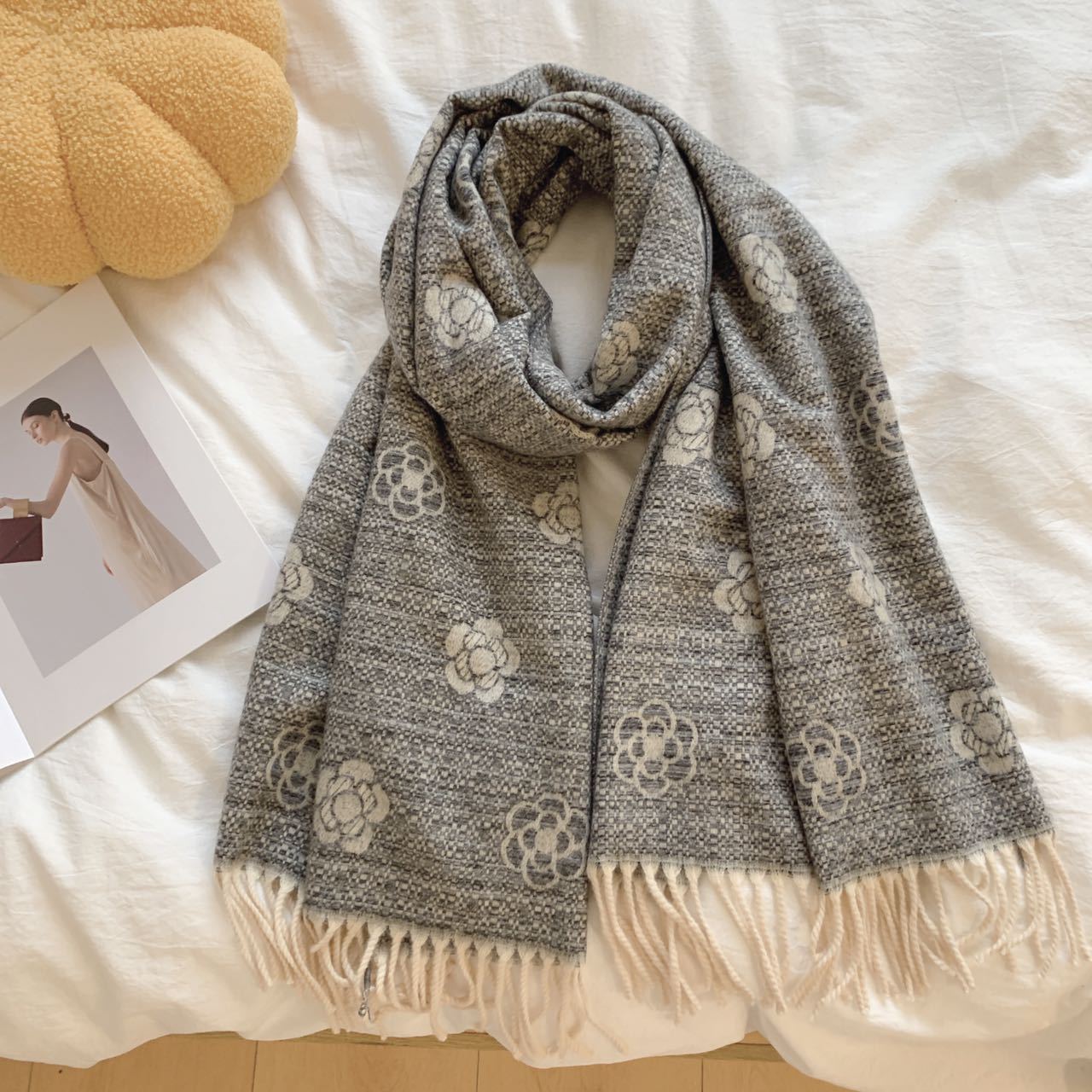 Soft waw high quality all kinds of letter scarf autumn and winter shawl collar new style 2025