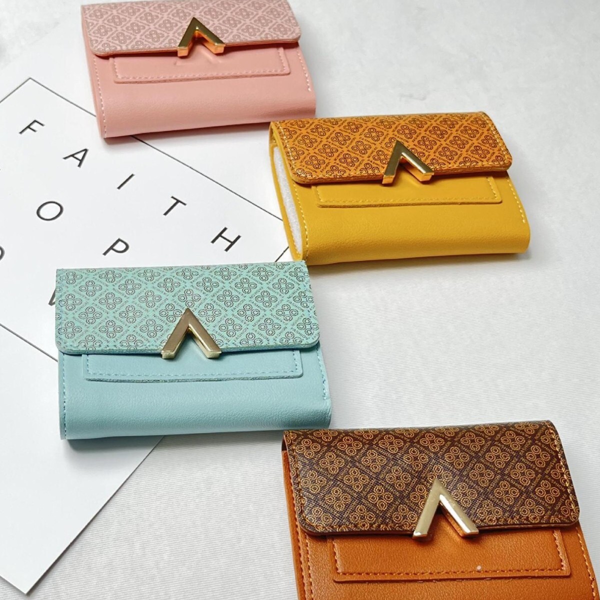 Girl's Ins Style Small Wallet Luxury Bag Female Short 2023 New Japanese And Korean Simple Card Holder Student Versatile Folding Leather Wallet