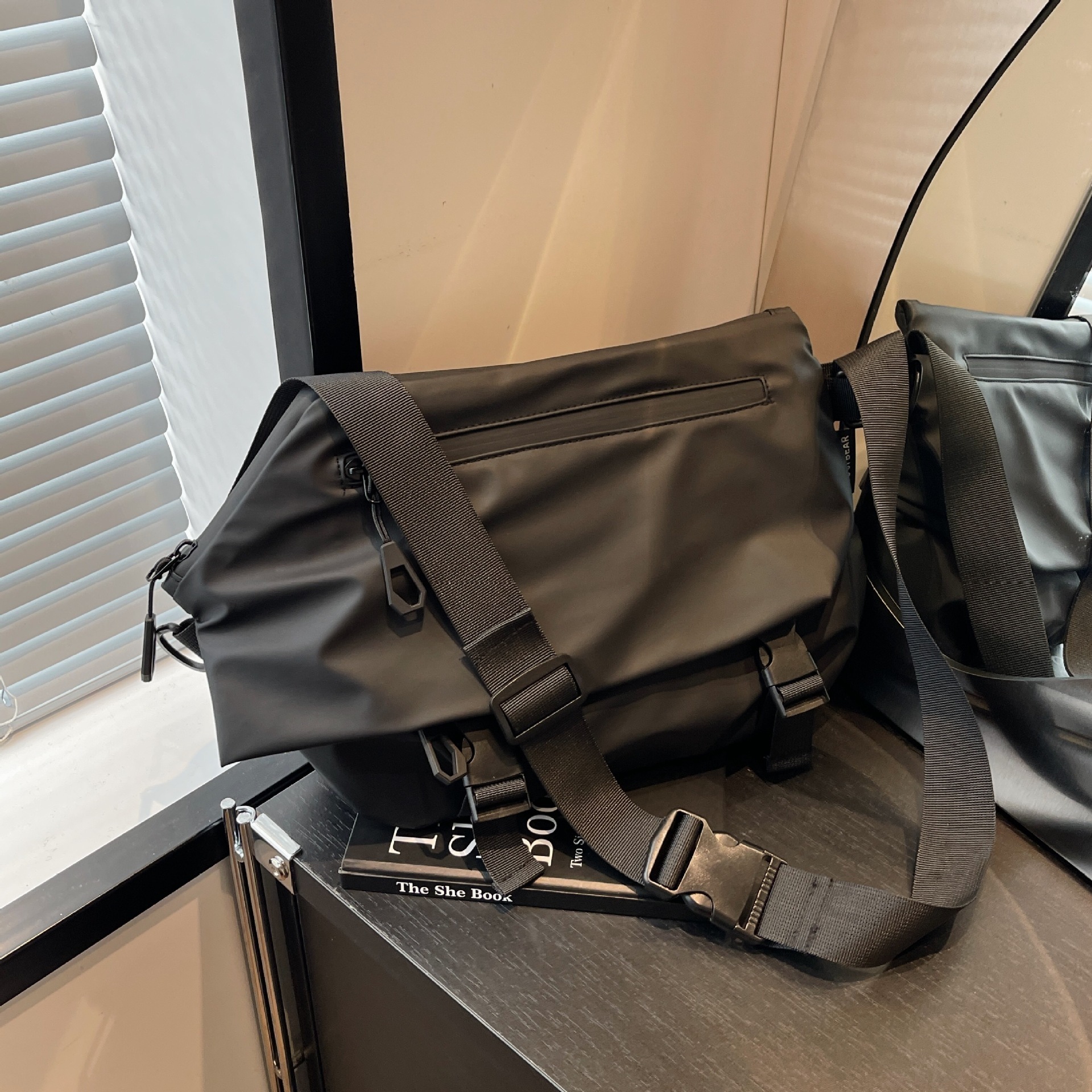 New Women's Casual Oxford Cloth Single Shoulder Bag Cross-border Hot Designer Bag Fashion Versatile Motorcycle Style Luxury Bag Retro Simple Smal