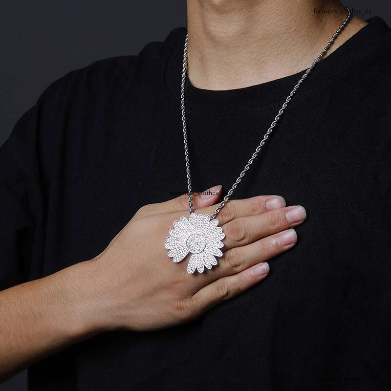 New Style G-Dragon Daisy Pendant Full Moissanite chain Simple Personality Hip-Hop Trendy Necklace Jewelry