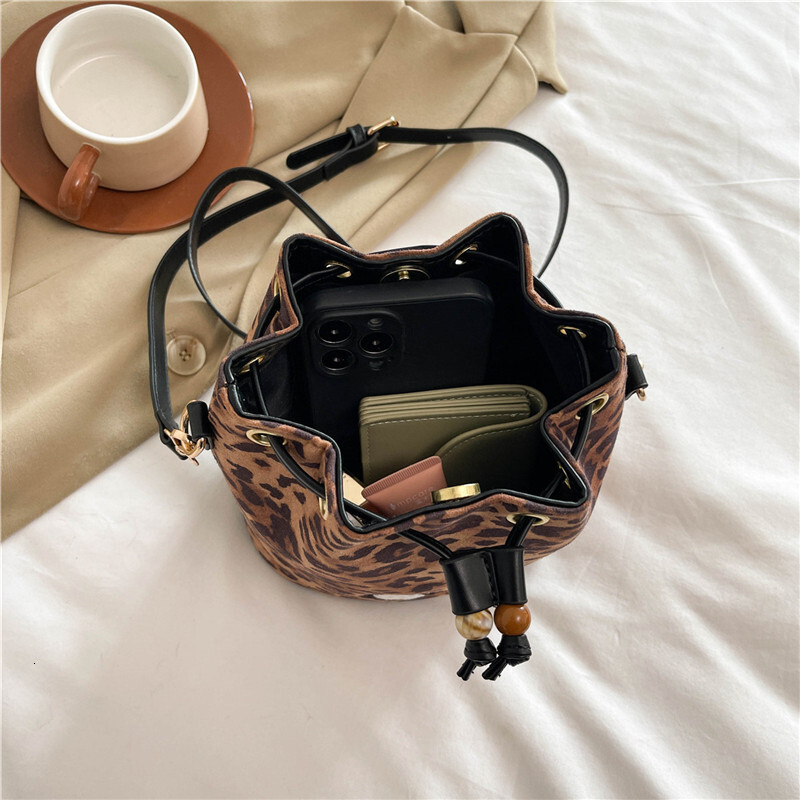 New Women's Luxury Bag Fashion Leopard Print High-end Bucket Bag Fashion Versatile Cross-border Wholesale Trendy Retro Designer Bag Single Should