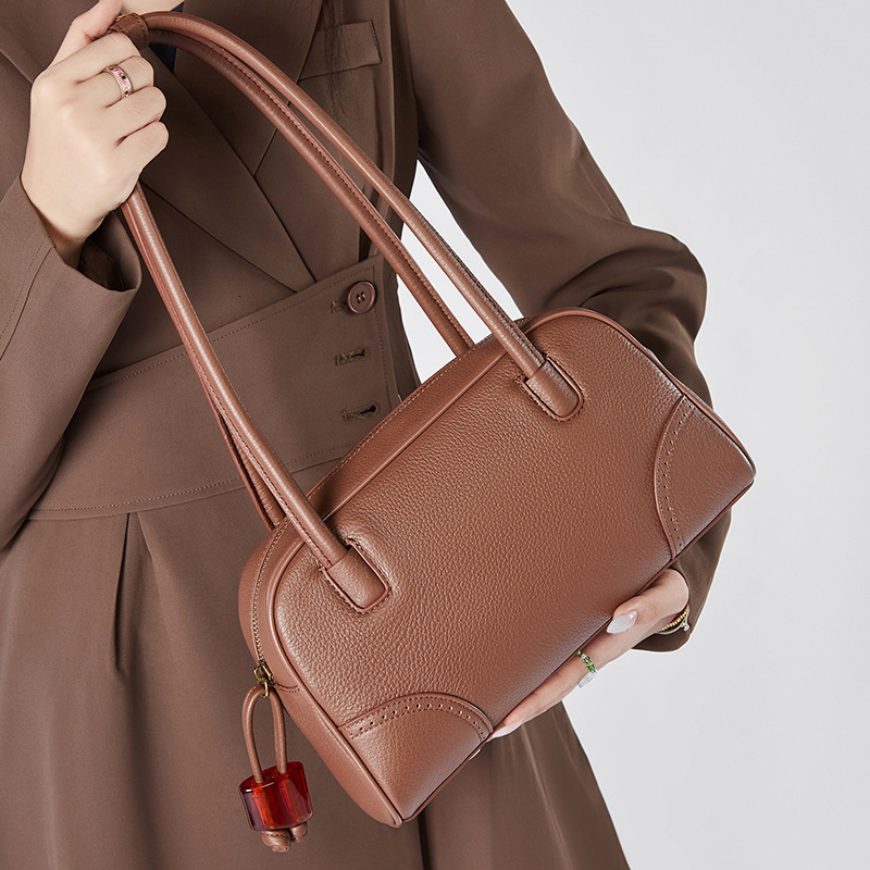 Vintage For Women, Niche Design Handbag, Large Capacity Shoulder Underarm Bag, Cowhide Commuter Bowling Bag