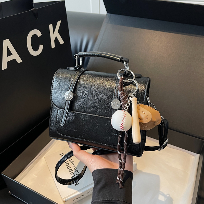 Vintage Handheld Cambridge Luxury Bag Bag Fashion Versatile Crossbody Small Bag For Designer Bag Women 2025 New Niche Design Commuter Shoulder Bag