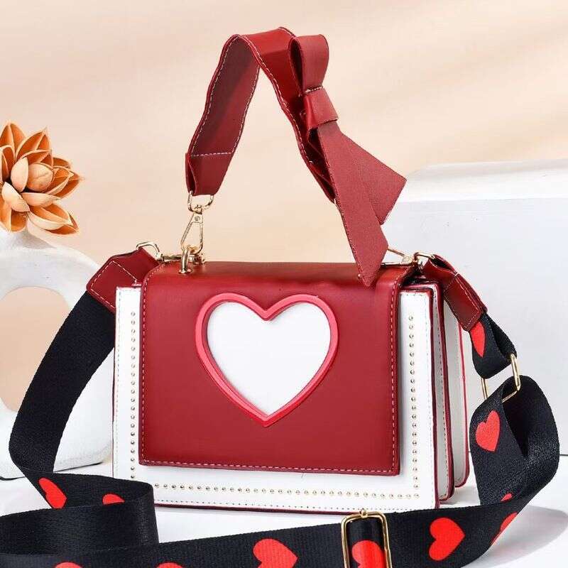 Wide Shoulder Strap Small Square Bag Messenger Female Versatile Niche Design High End Sensitive Heart Handbag Wholesale