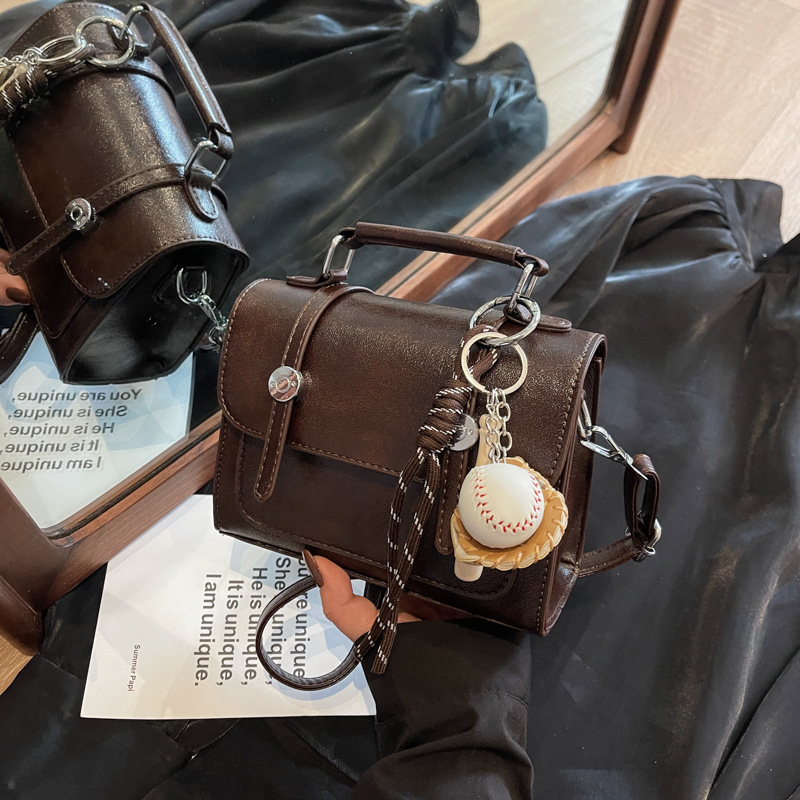 Vintage Handheld Cambridge Luxury Bag Bag Fashion Versatile Crossbody Small Bag For Designer Bag Women 2025 New Niche Design Commuter Shoulder Bag