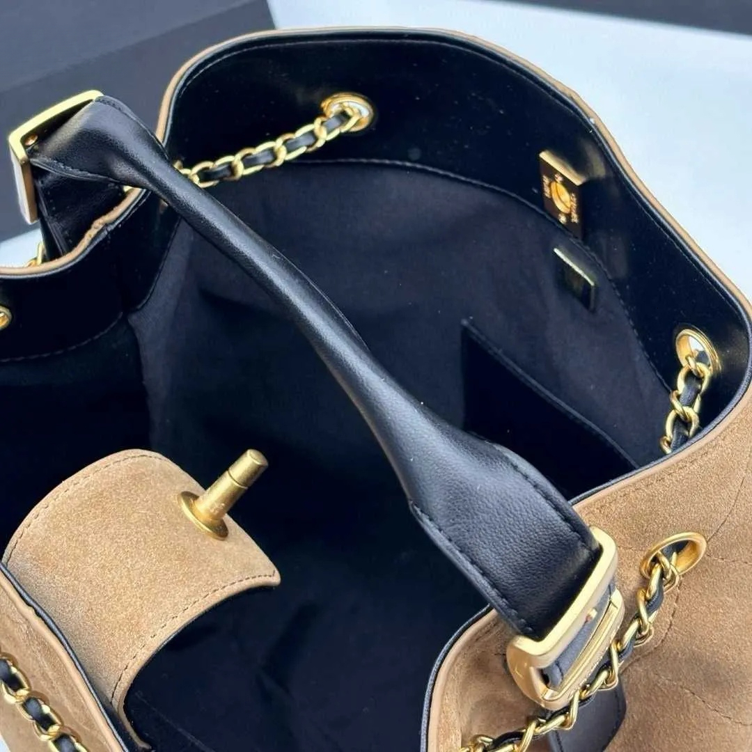 2025 New Women's Designer Genuine Suede Leather Checkered Shopping Bag With Chain Belt Women's Luxury Brand Handbag Outdoor Vacation Bag Wal