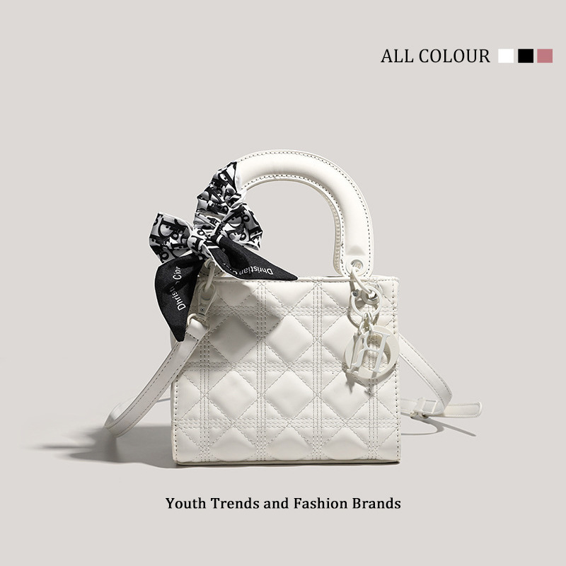 Designer's High-value Matte Embroidery 2025 New Fashionable Multifunctional Handbag, Single Shoulder Crossbody Bag, Suitable For Women's Com