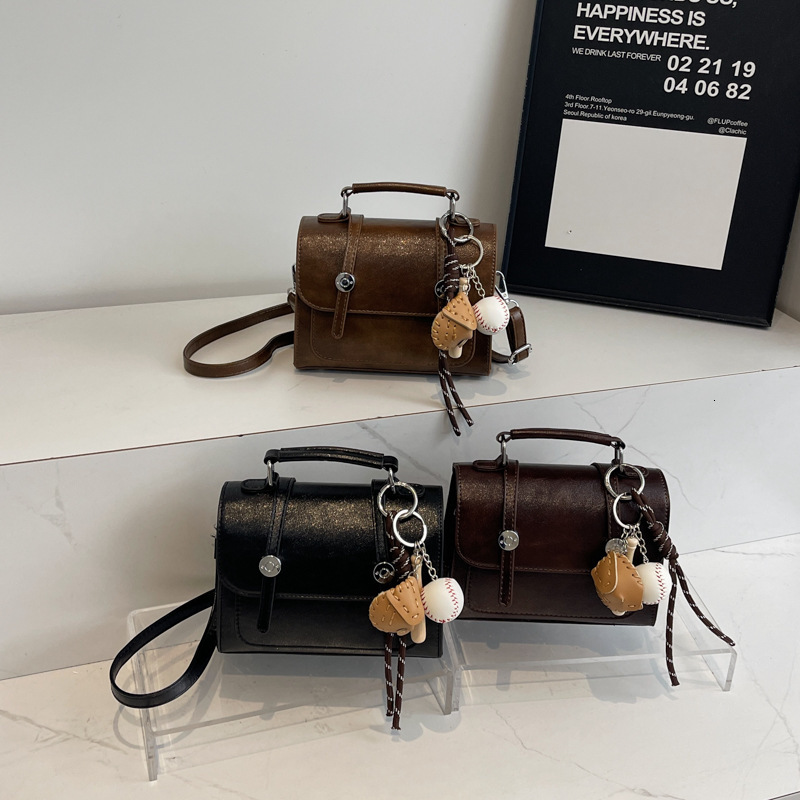 Vintage Handheld Cambridge Luxury Bag Bag Fashion Versatile Crossbody Small Bag For Designer Bag Women 2025 New Niche Design Commuter Shoulder Bag