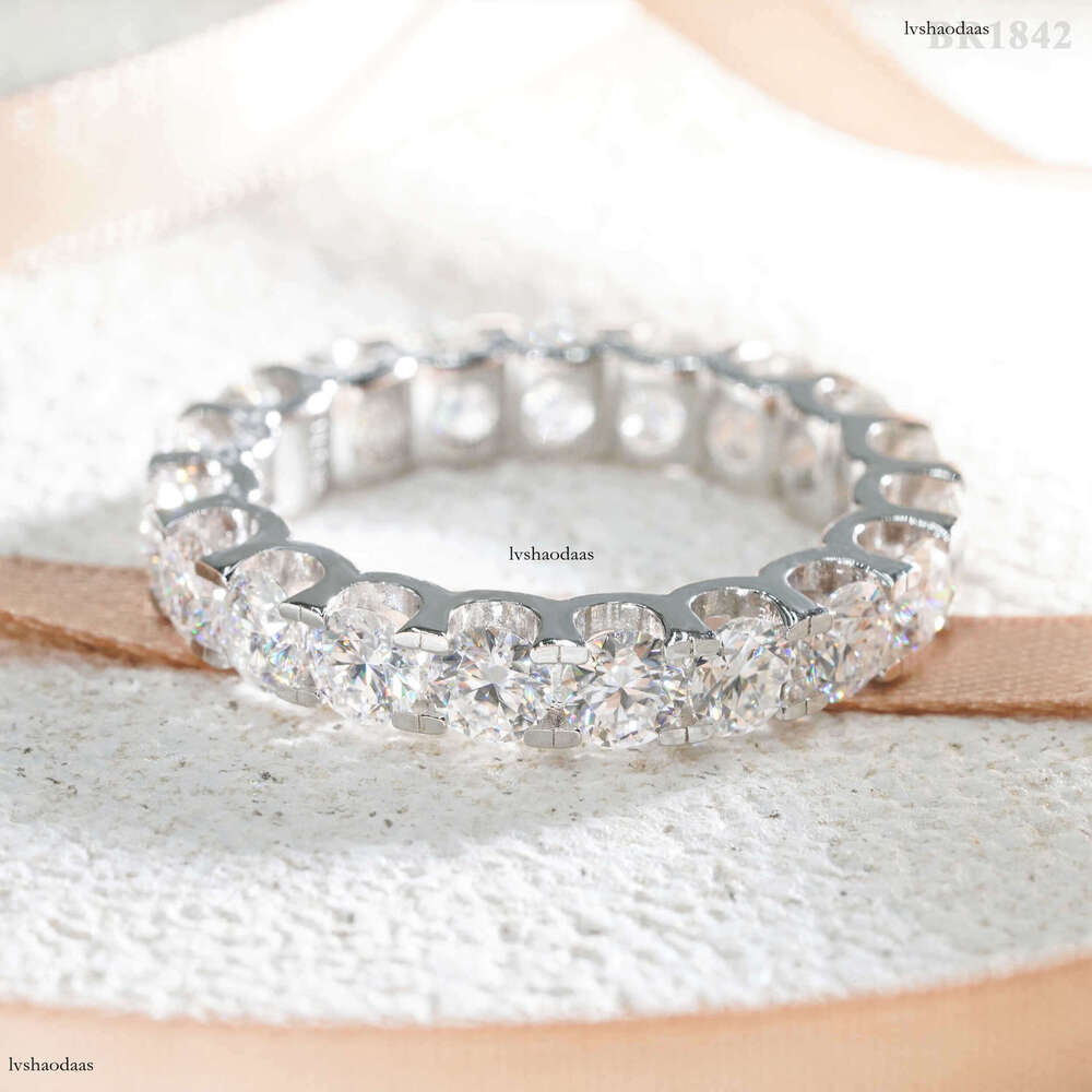 Hip-Hop Silver Inlaid Round Moissanite for Men and Women, Fashionable Full Diamond Ring