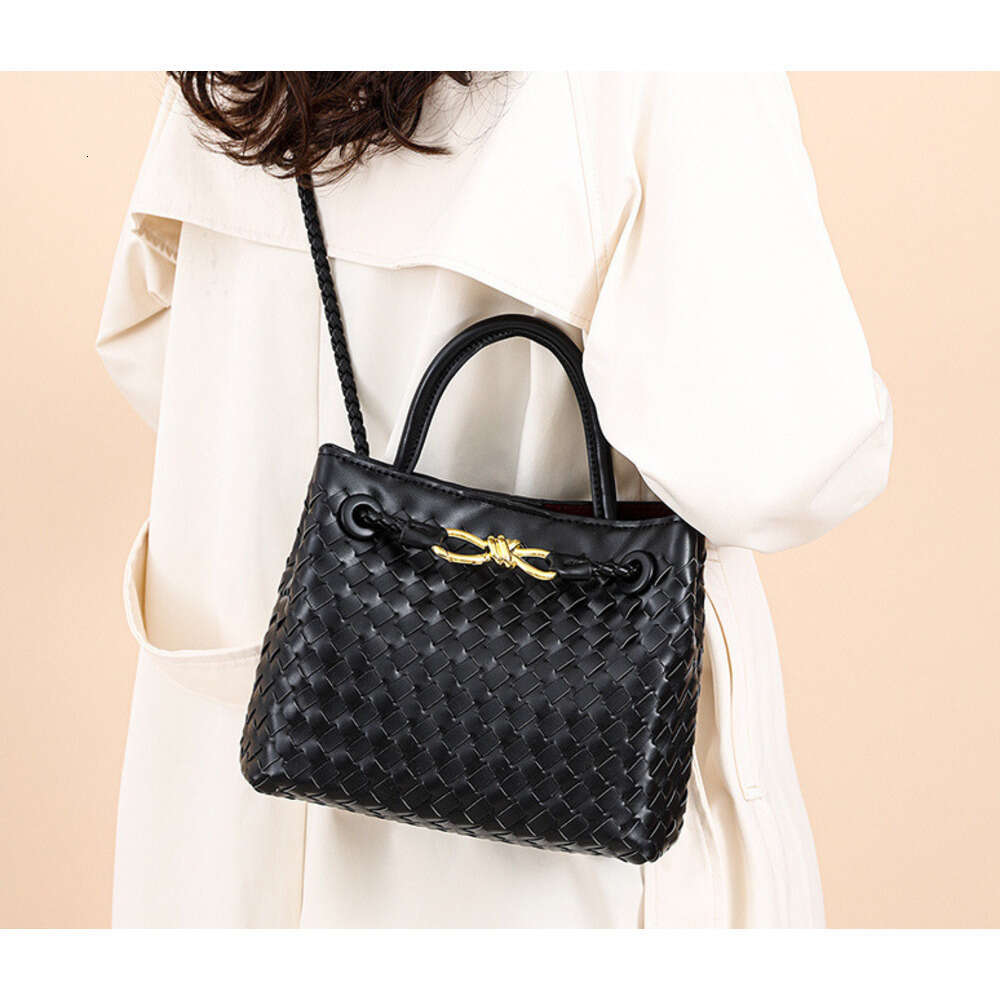 Handwoven Fashion Versatile Elegant Handbag Niche Women's Shoulder Crossbody Bag