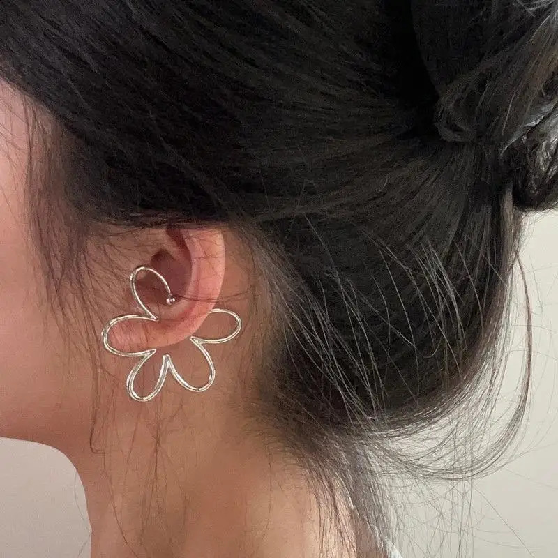 Fashion Exaggerated Hollow Flower Ear Bone Clip Non-Pierced Earring Silver Color Ear Cuff for Women Girls Aesthetic Jewelry 1pc 250807