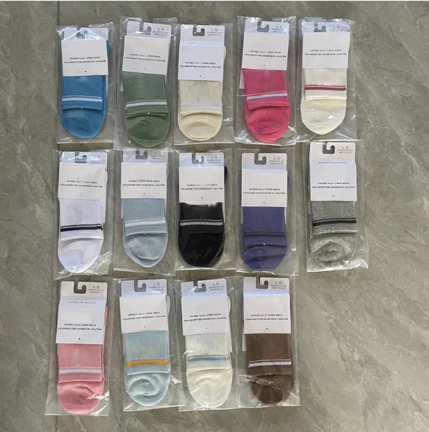 Women Yoga Socks Casual Sports Cotton Stocking Pilates Fitness Unisex Black and White Middle-Long Tube Socks