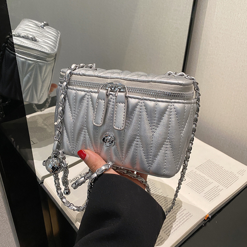 This Year's Trend Embroidery Thread Small Designer Bag Bag 2025 New Fashion Women's Bag Versatile Chain Bag Crossbody Bag Trendy Luxury Bag 