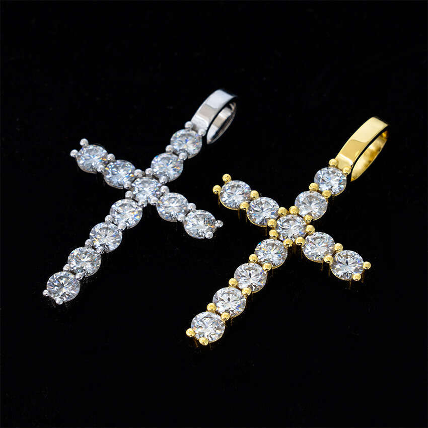 Hip-Hop Personality Iced Out VVS Cross Full Inlaid D Color Moissanite Necklace Pendant