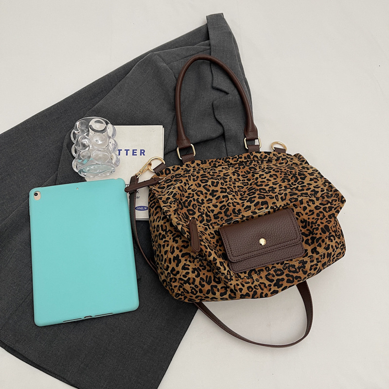 Vintage Fashion Leopard Print Underarm Luxury Bag Bag For Women 2025 Autumn Winter New Large Capacity Designer Bag Commuting Shoulder Bag Tote Bag For