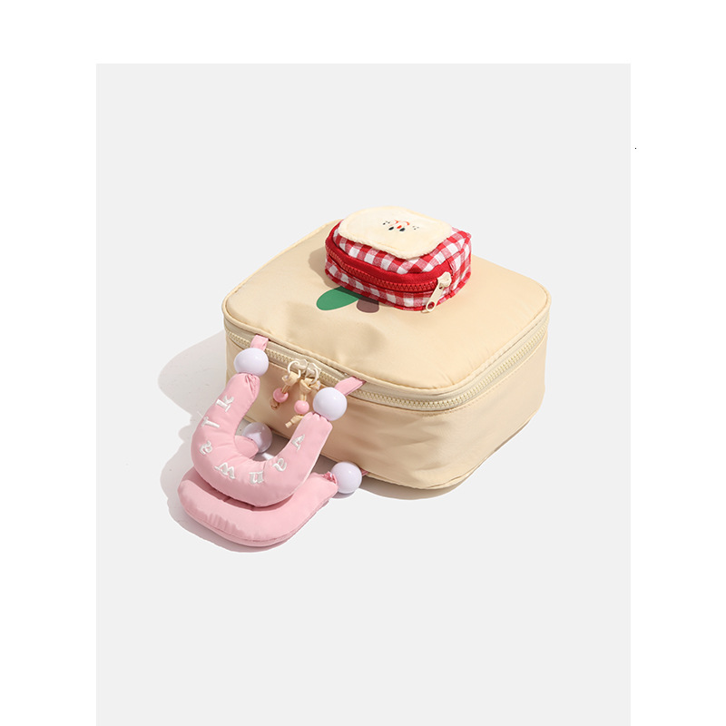 Lightweight Portable Girl's Travel Storage Bag Pastoral Style 3D Cartoon Apple ddmymoon