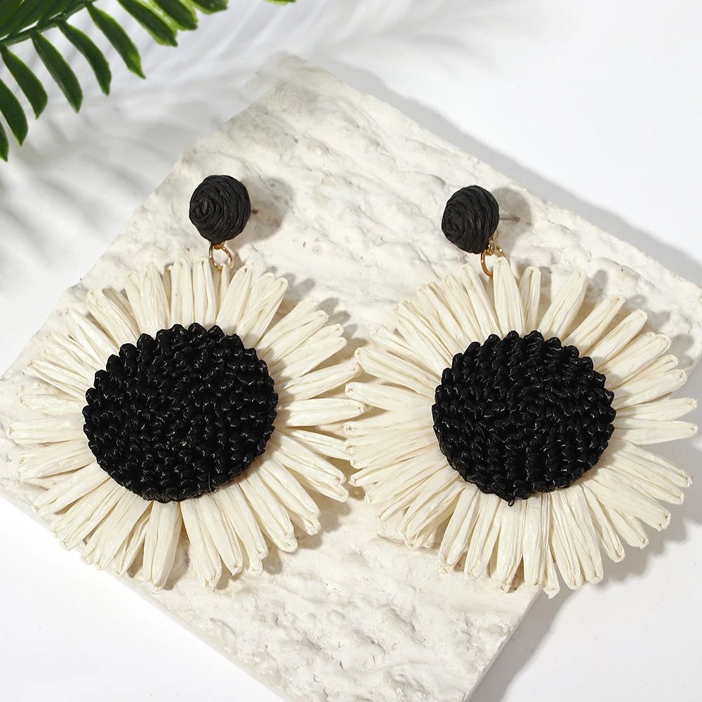 AENSOA Handmade Woven Raffia Large Flower Drop Earrings for Women Mixed Color Floral Hanging Earrings Summer Beach Jewelry 250807